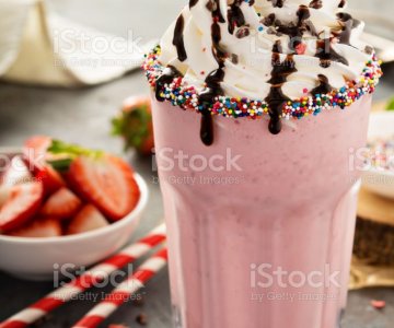 Çilekli Milkshake
